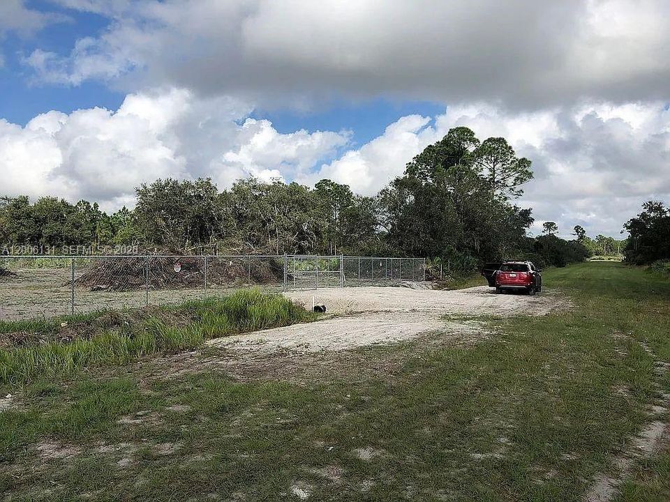 На продажу: $89,900 (1.25 acres)