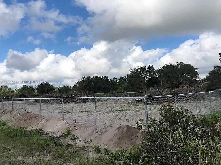 На продажу: $89,900 (1.25 acres)