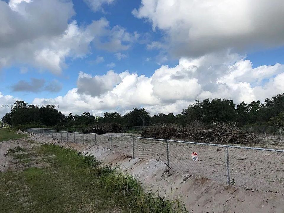 На продажу: $89,900 (1.25 acres)