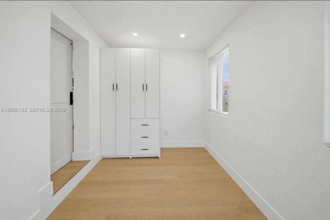 Под контрактом: $549,000 (3 спален, 2 ванн, 1222 Квадратных фут)