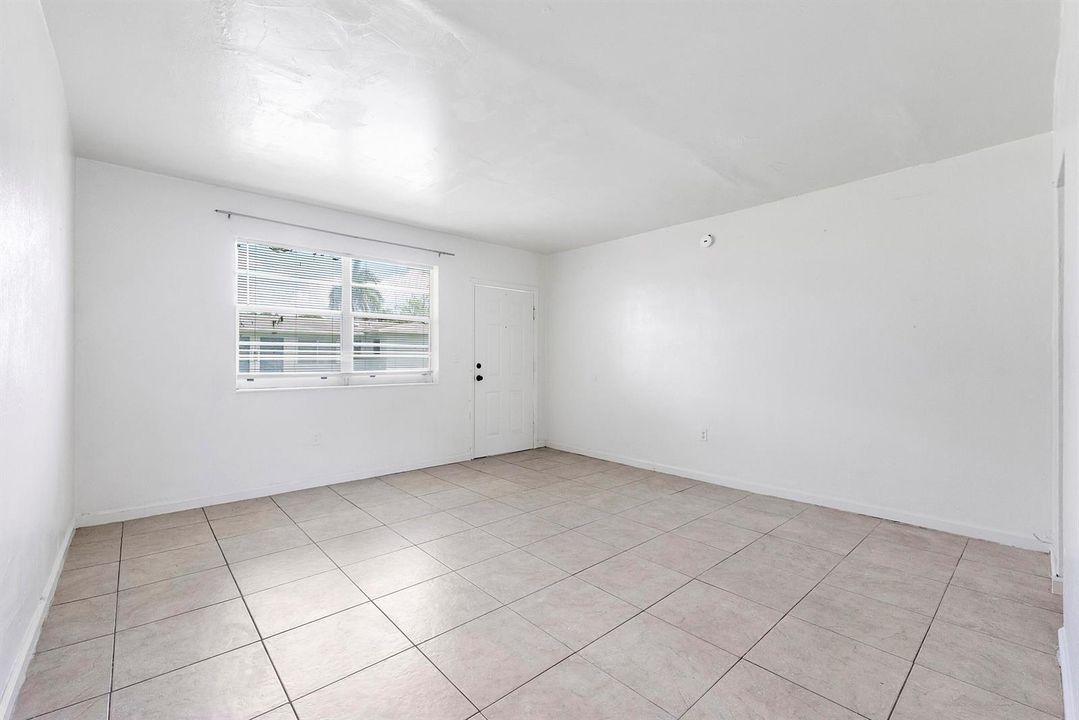 515 Ne 150th St_002