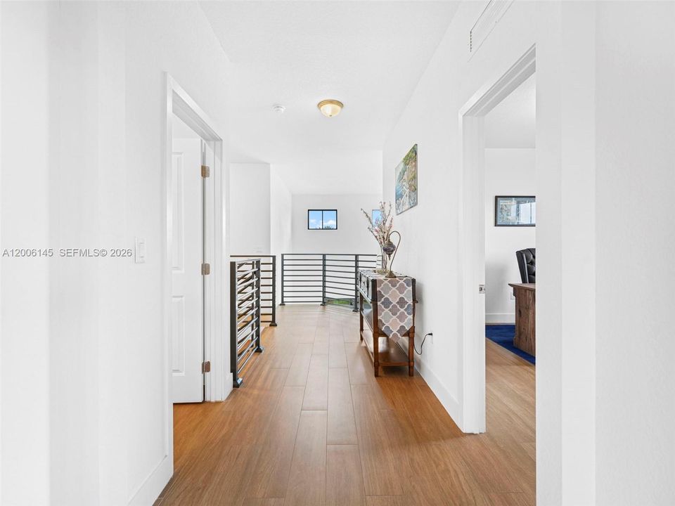 En Venta: $1,275,900 (5 camas, 4 baños, 3194 Pies cuadrados)