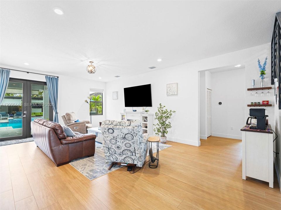 En Venta: $1,275,900 (5 camas, 4 baños, 3194 Pies cuadrados)