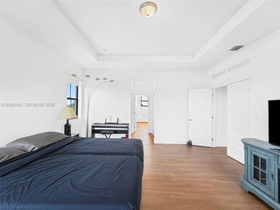 En Venta: $1,275,900 (5 camas, 4 baños, 3194 Pies cuadrados)