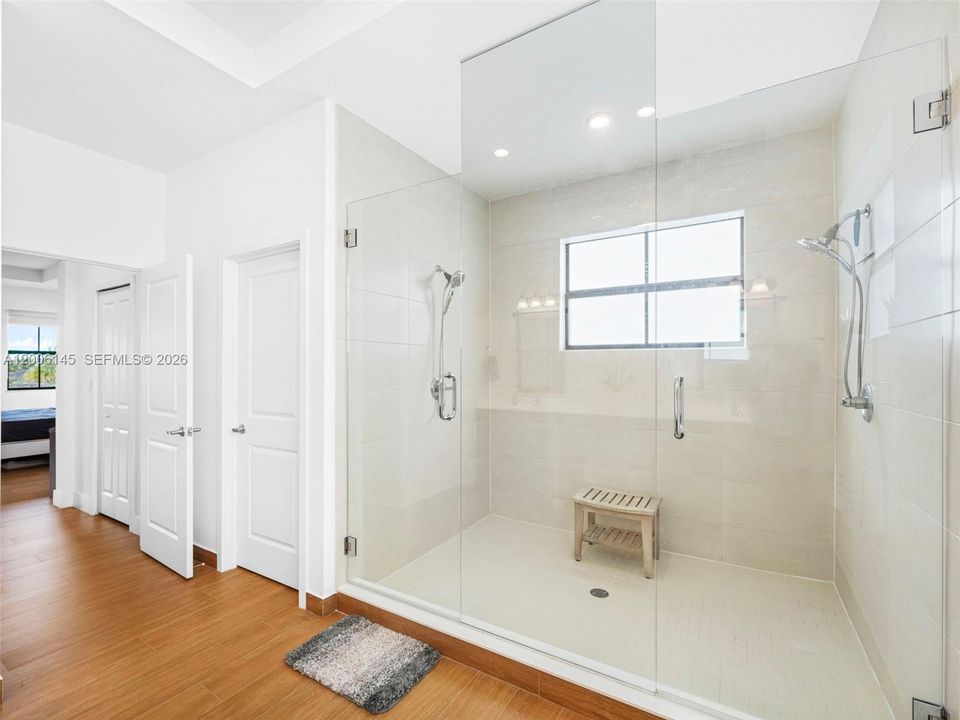 En Venta: $1,275,900 (5 camas, 4 baños, 3194 Pies cuadrados)