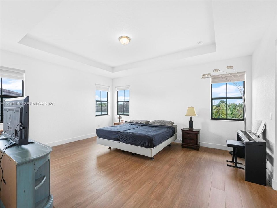 En Venta: $1,275,900 (5 camas, 4 baños, 3194 Pies cuadrados)