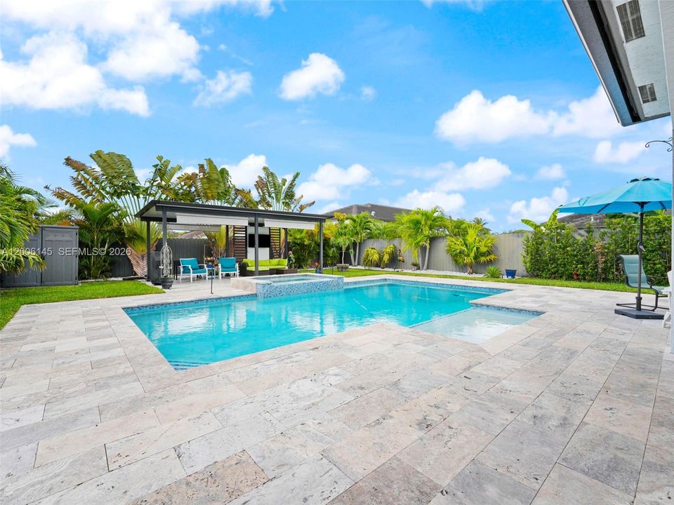 En Venta: $1,275,900 (5 camas, 4 baños, 3194 Pies cuadrados)