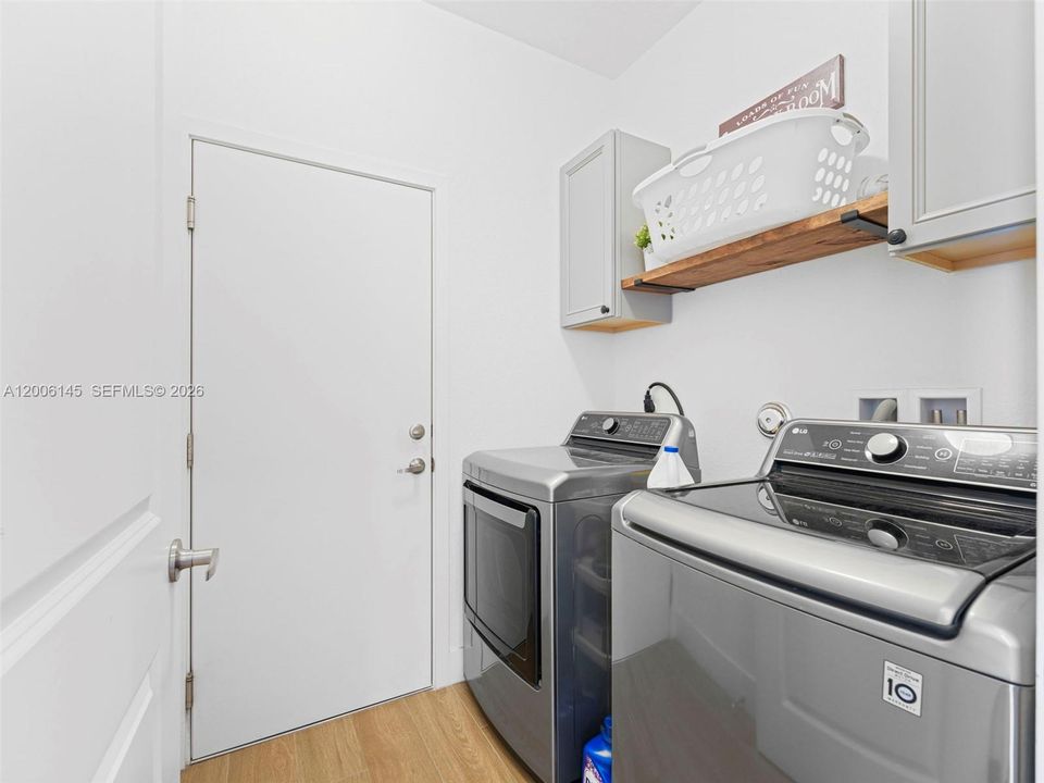 En Venta: $1,275,900 (5 camas, 4 baños, 3194 Pies cuadrados)