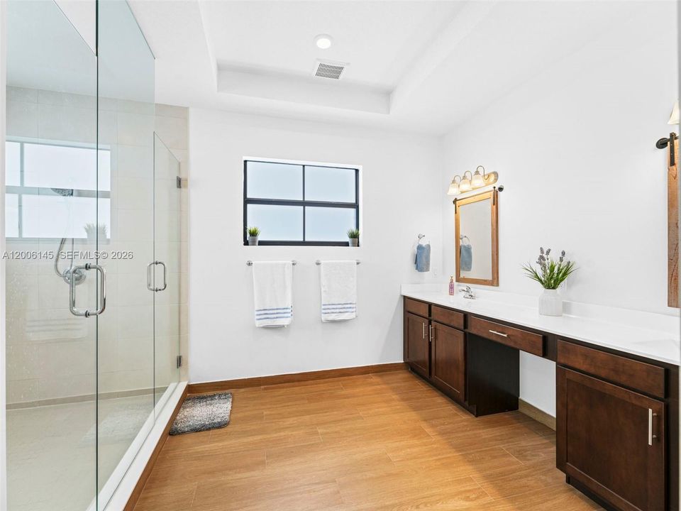 En Venta: $1,275,900 (5 camas, 4 baños, 3194 Pies cuadrados)