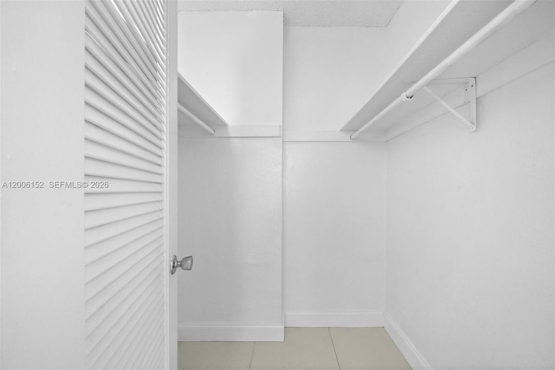 На продажу: $309,000 (1 спален, 1 ванн, 1000 Квадратных фут)