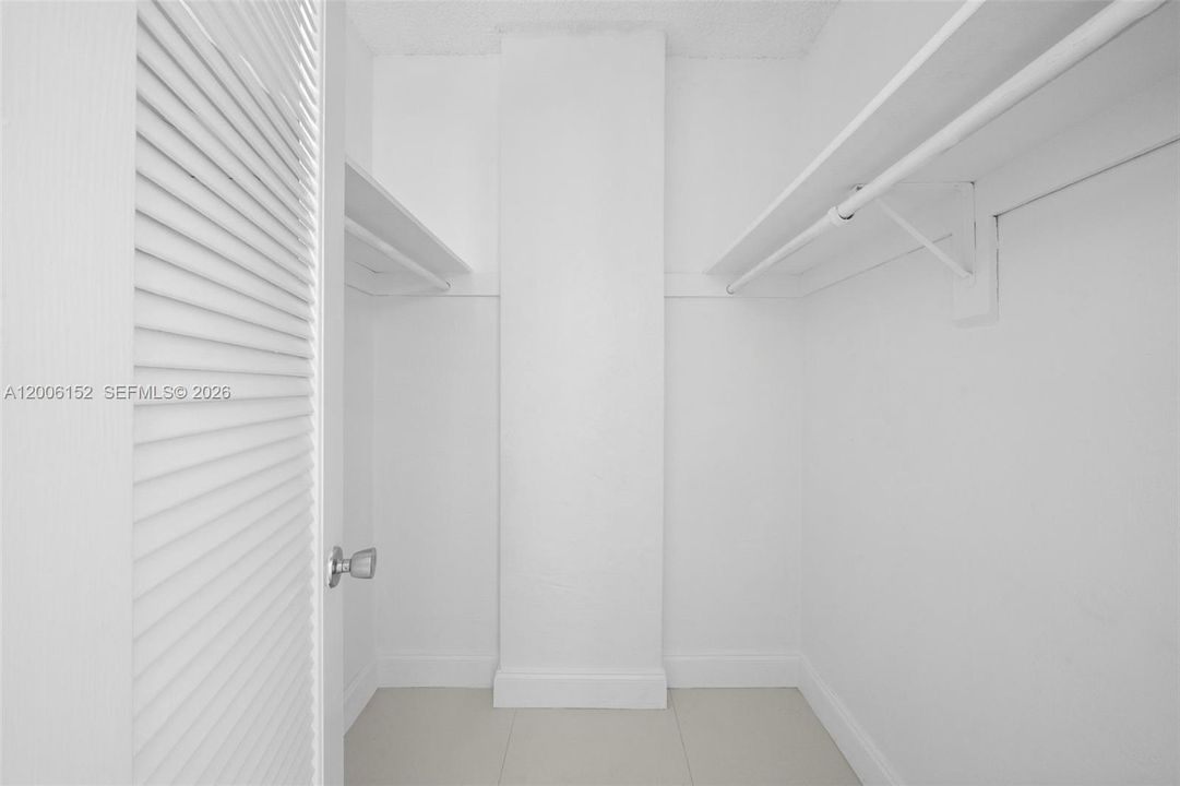 На продажу: $309,000 (1 спален, 1 ванн, 1000 Квадратных фут)
