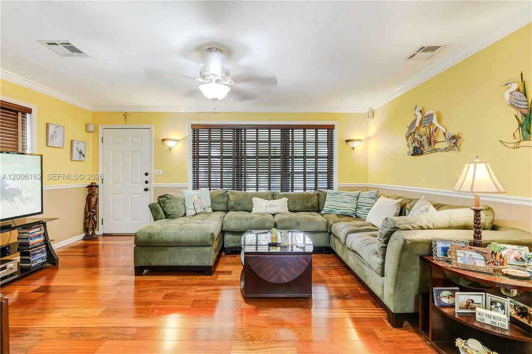 Activo con contrato: $379,900 (2 camas, 1 baños, 888 Pies cuadrados)