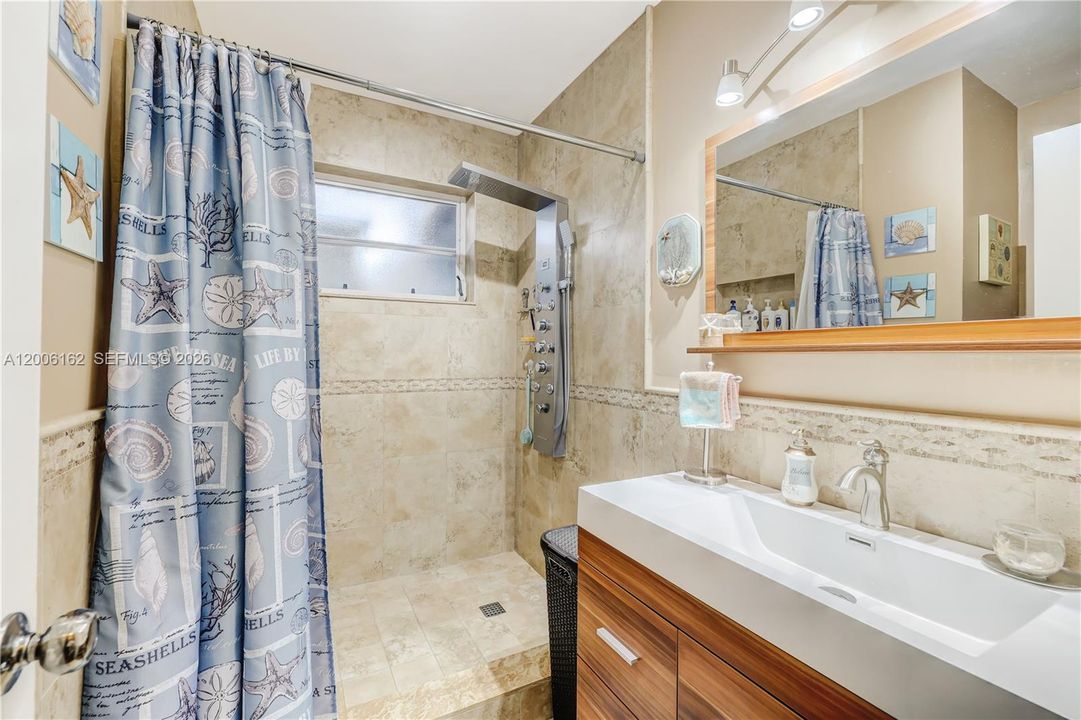 Activo con contrato: $379,900 (2 camas, 1 baños, 888 Pies cuadrados)