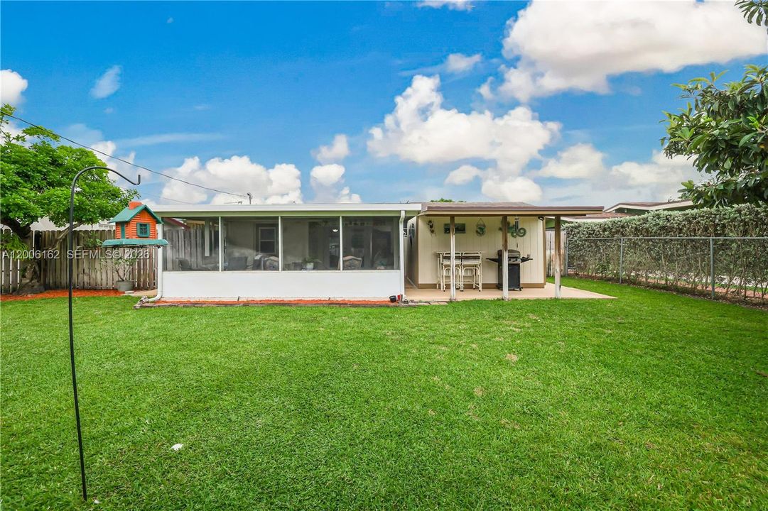 Activo con contrato: $379,900 (2 camas, 1 baños, 888 Pies cuadrados)