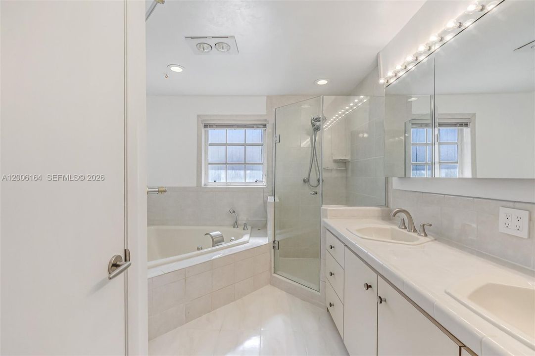 primary bath en suite