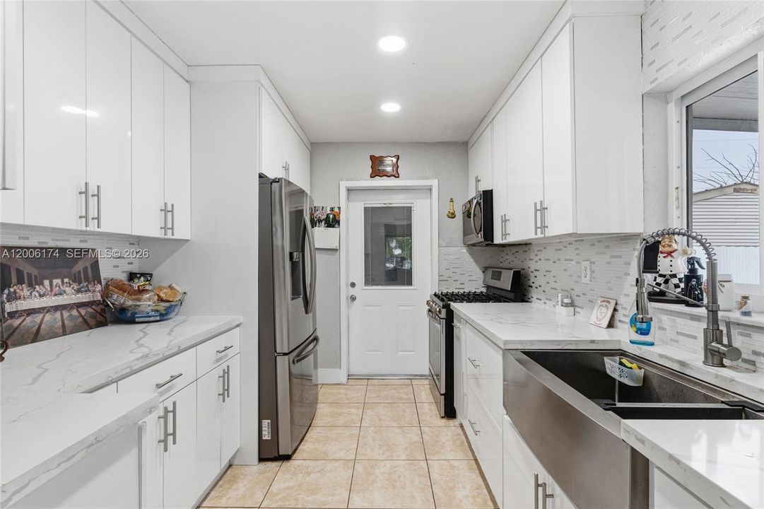 Activo con contrato: $640,000 (3 camas, 1 baños, 1062 Pies cuadrados)