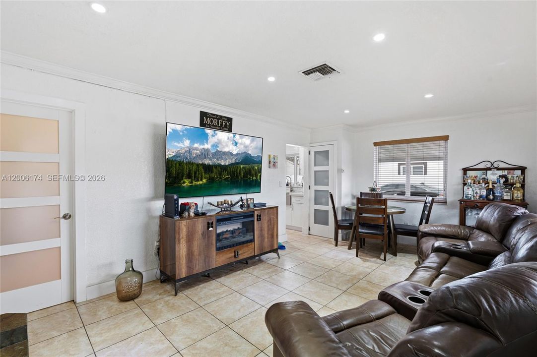 Activo con contrato: $640,000 (3 camas, 1 baños, 1062 Pies cuadrados)
