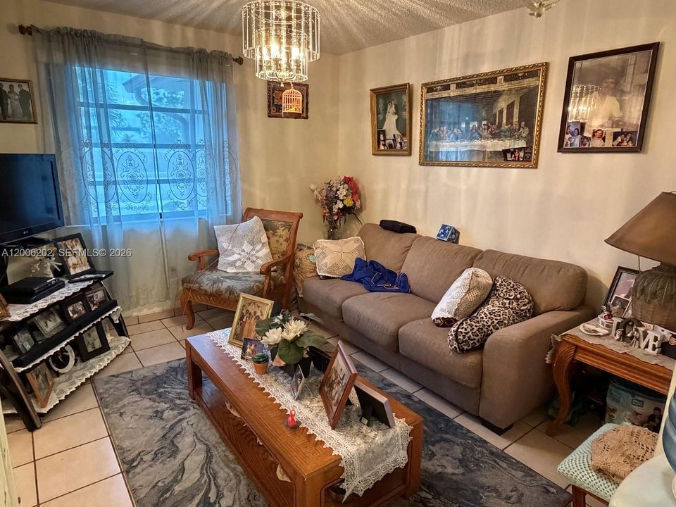 Недавно продано: $640,000 (3 спален, 2 ванн, 1441 Квадратных фут)
