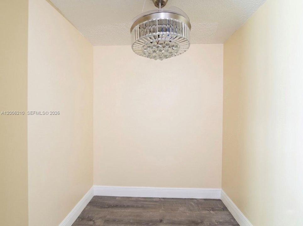For Sale: $235,000 (2 beds, 2 baths, 930 Square Feet)