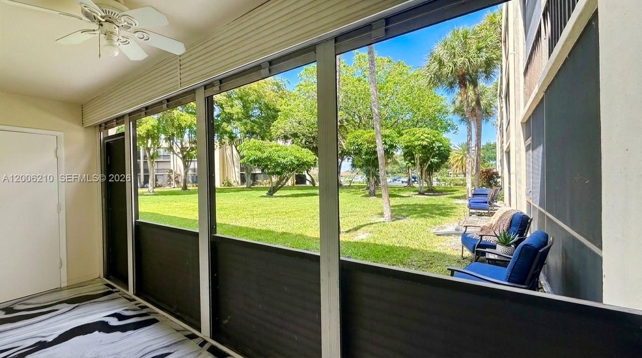 For Sale: $235,000 (2 beds, 2 baths, 930 Square Feet)