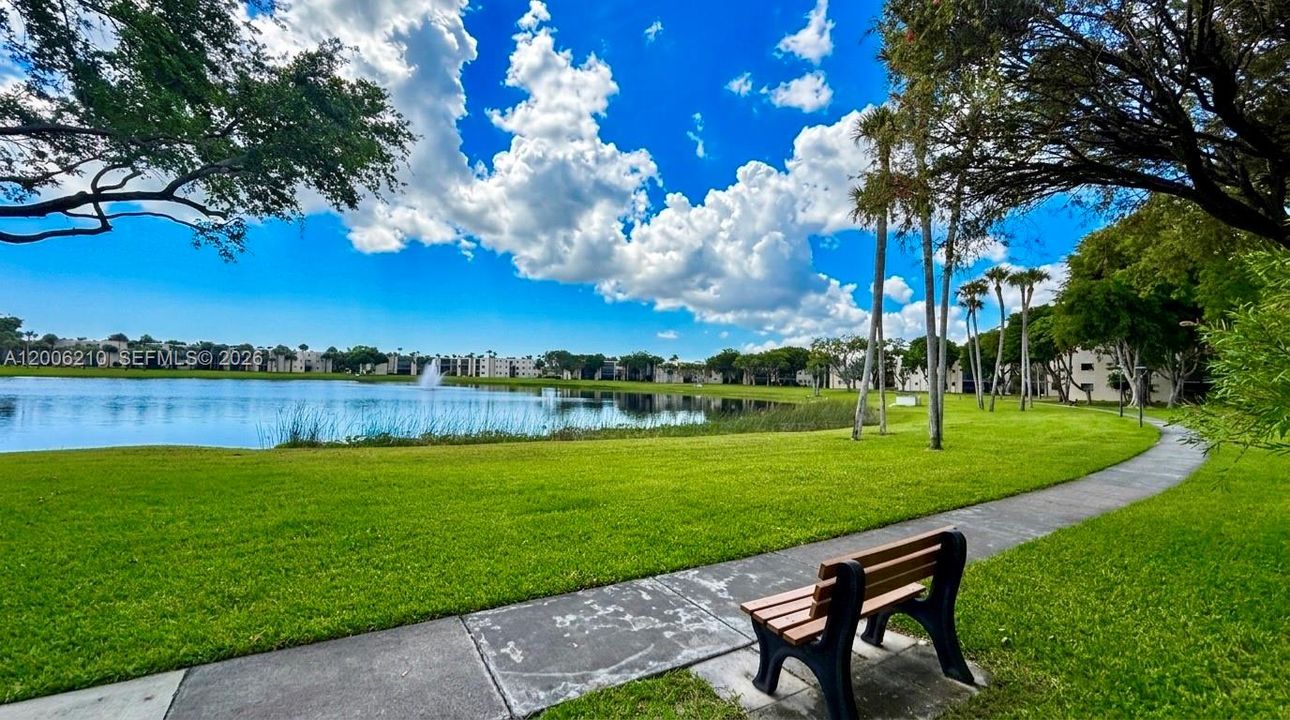 For Sale: $235,000 (2 beds, 2 baths, 930 Square Feet)