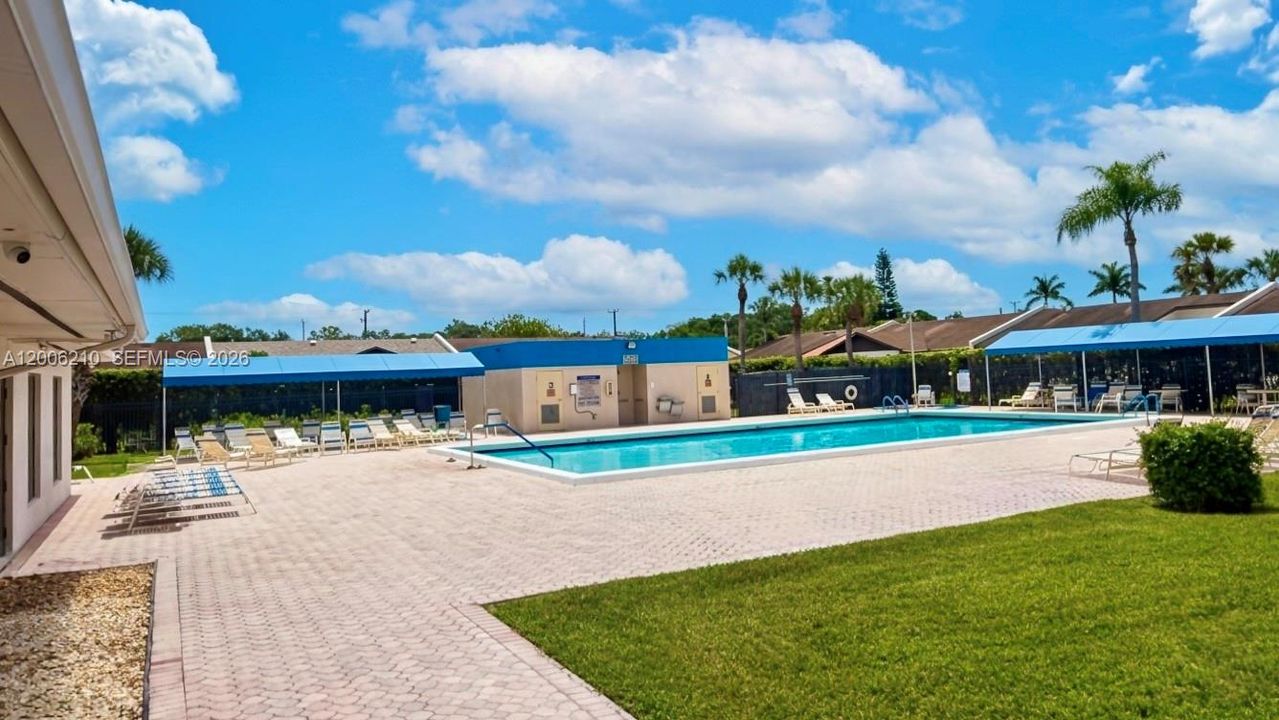 For Sale: $235,000 (2 beds, 2 baths, 930 Square Feet)