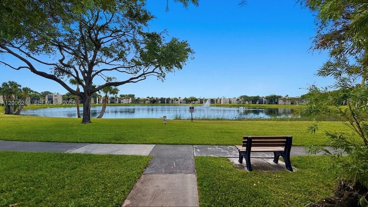 For Sale: $235,000 (2 beds, 2 baths, 930 Square Feet)