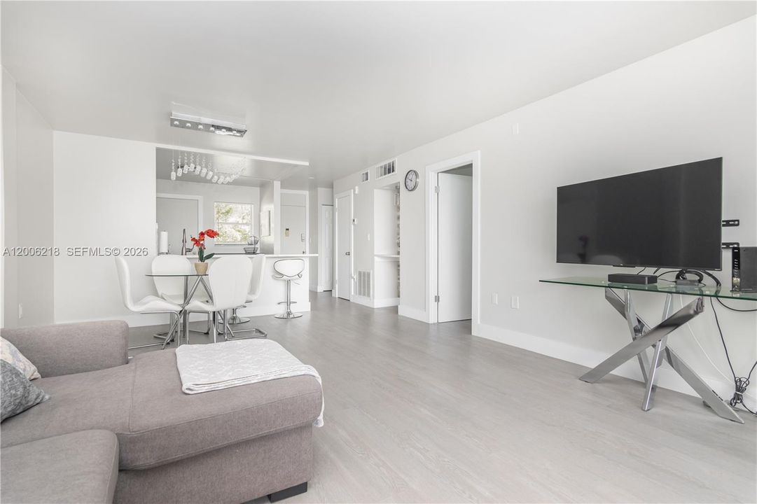En Venta: $215,000 (1 camas, 1 baños, 812 Pies cuadrados)