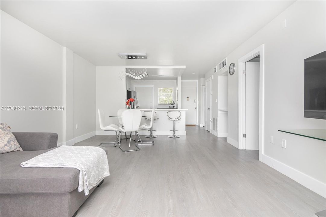 En Venta: $215,000 (1 camas, 1 baños, 812 Pies cuadrados)