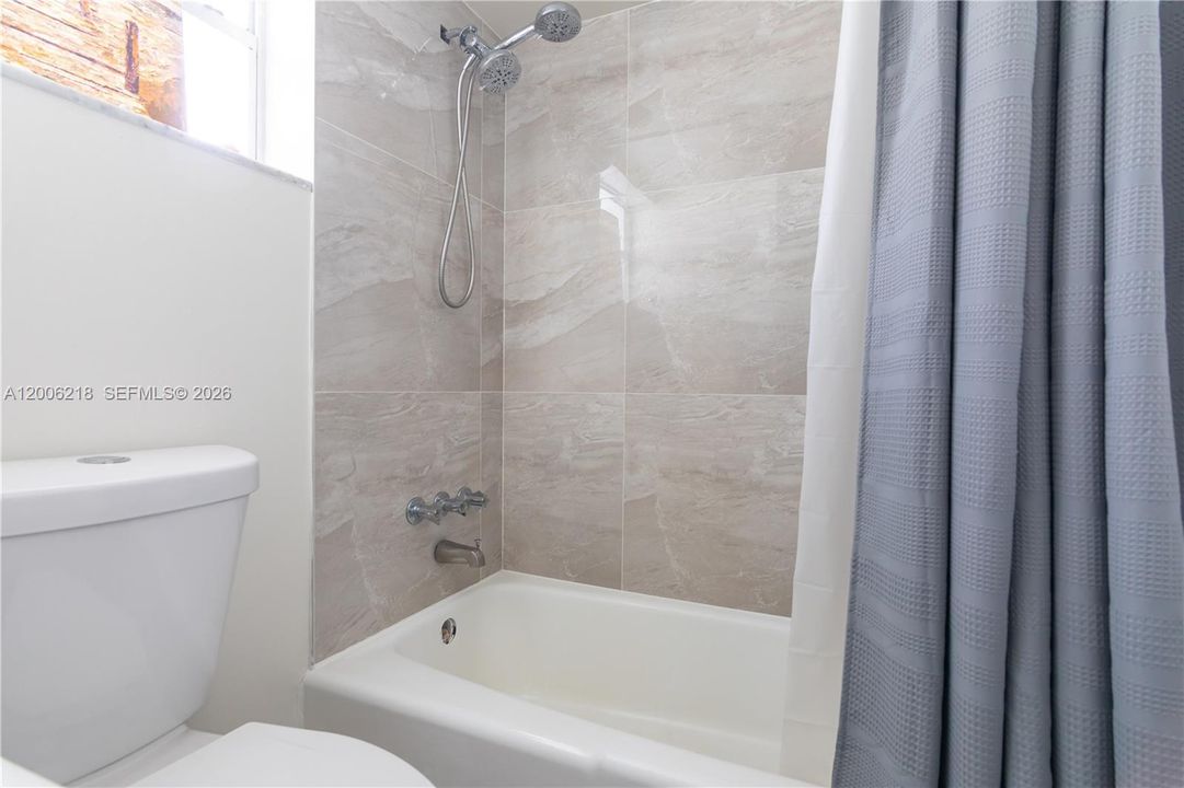 En Venta: $215,000 (1 camas, 1 baños, 812 Pies cuadrados)
