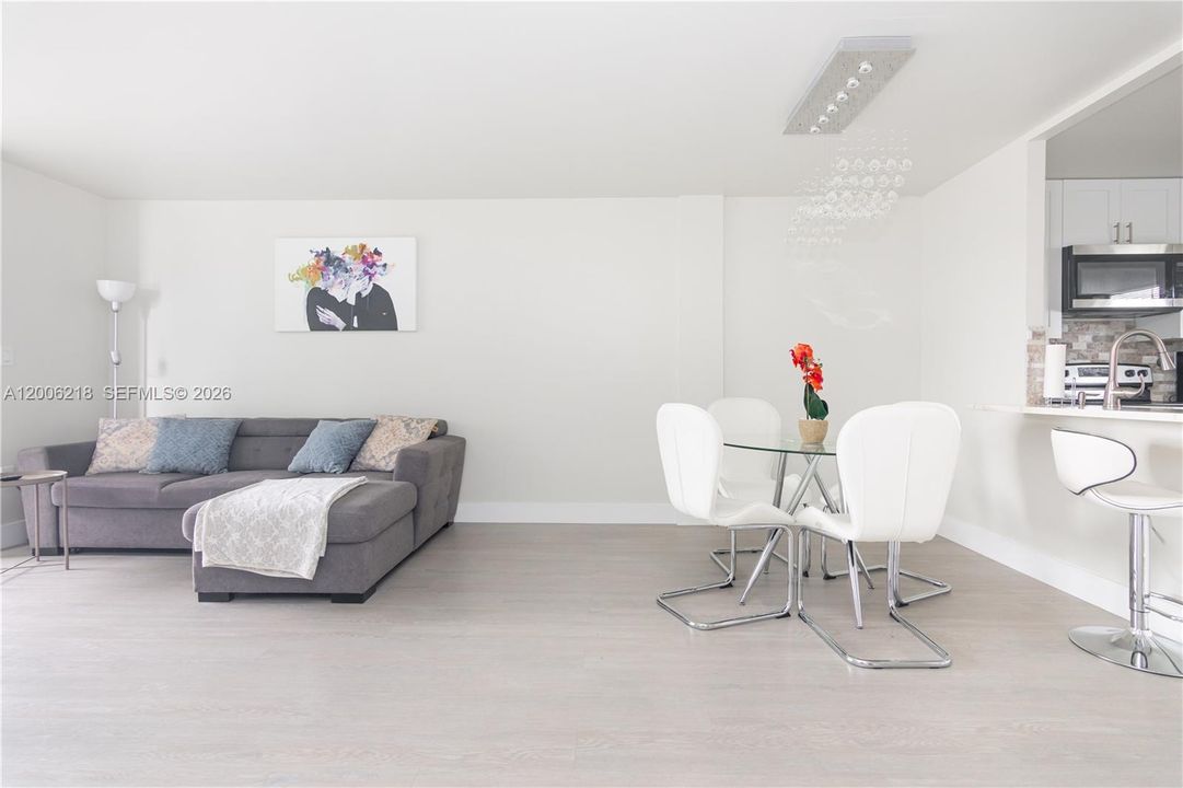 En Venta: $215,000 (1 camas, 1 baños, 812 Pies cuadrados)