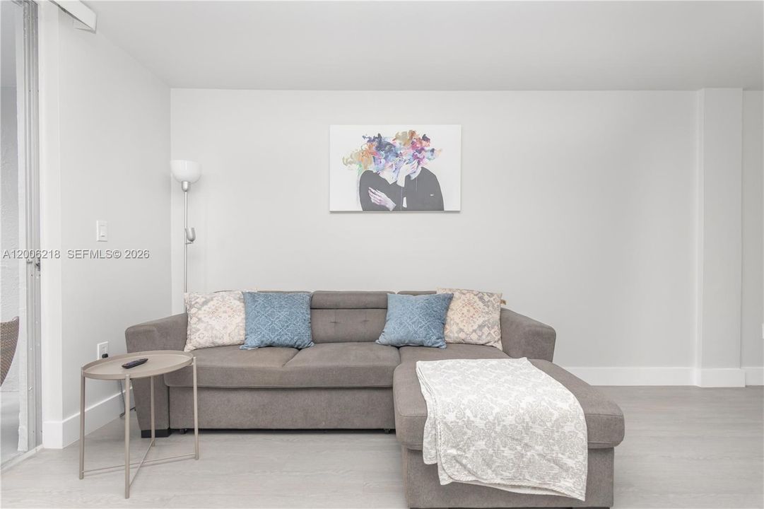 En Venta: $215,000 (1 camas, 1 baños, 812 Pies cuadrados)