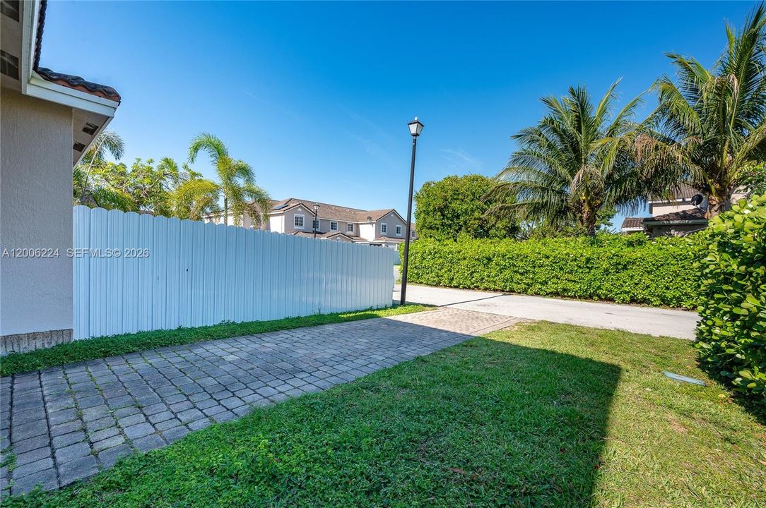 En Venta: $395,000 (3 camas, 2 baños, 1850 Pies cuadrados)