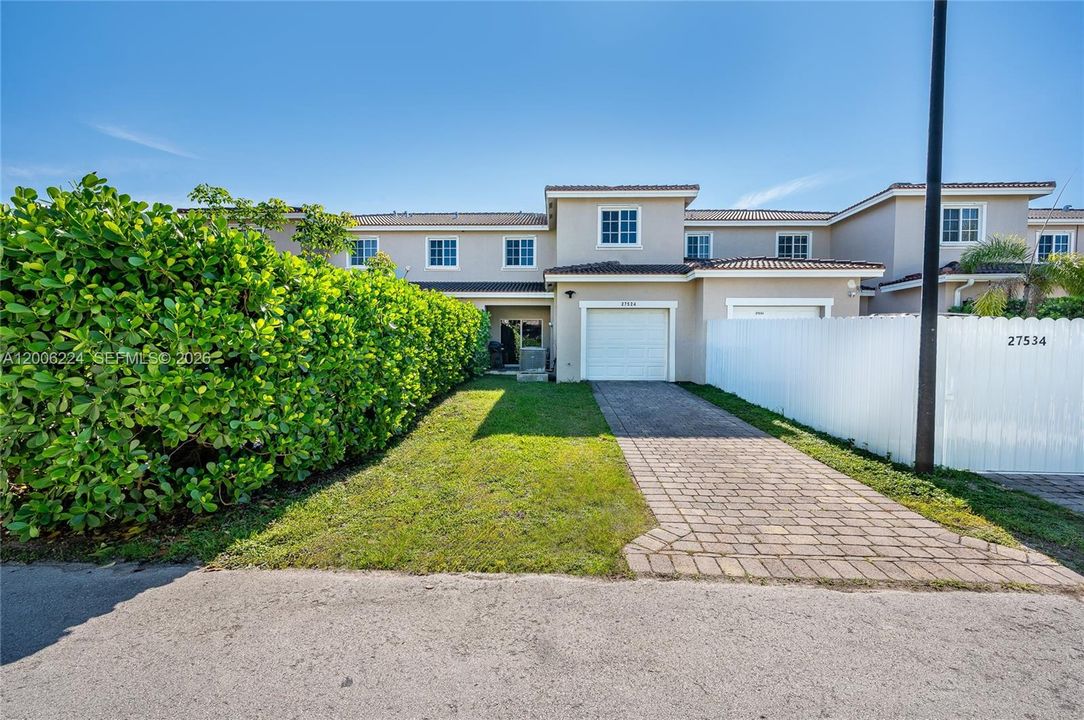 En Venta: $395,000 (3 camas, 2 baños, 1850 Pies cuadrados)