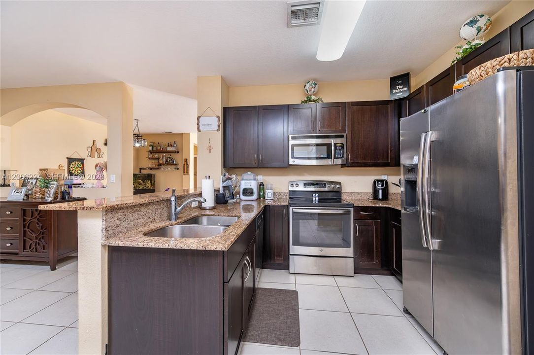 En Venta: $395,000 (3 camas, 2 baños, 1850 Pies cuadrados)