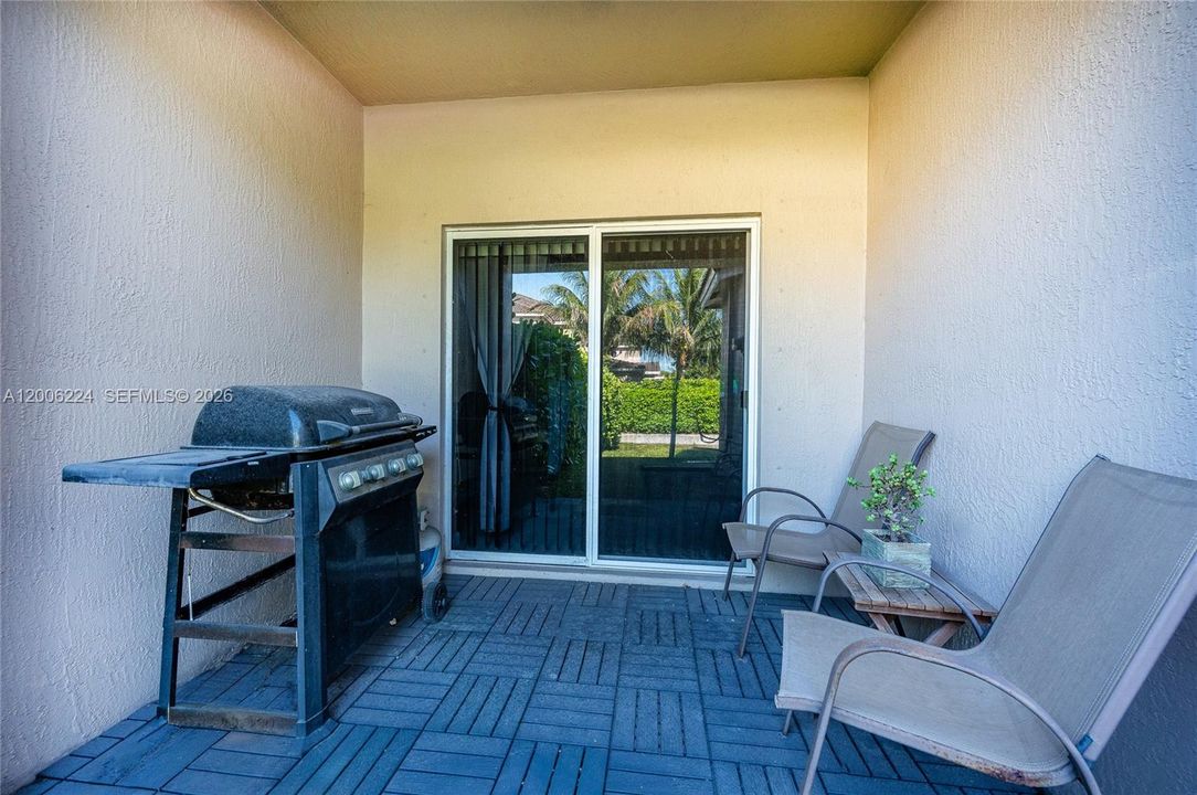 En Venta: $395,000 (3 camas, 2 baños, 1850 Pies cuadrados)