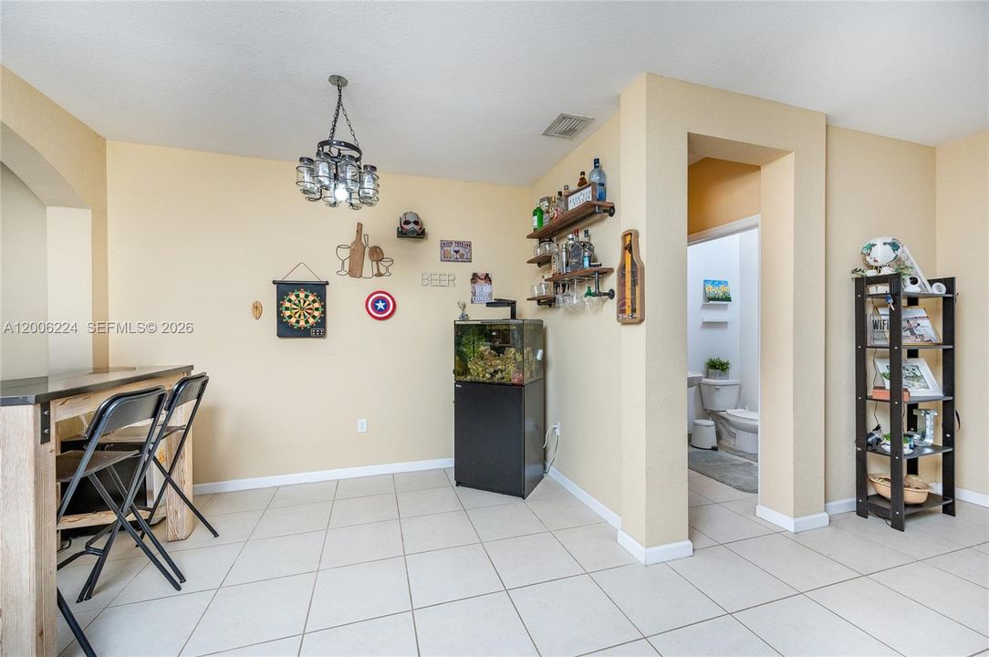 En Venta: $395,000 (3 camas, 2 baños, 1850 Pies cuadrados)