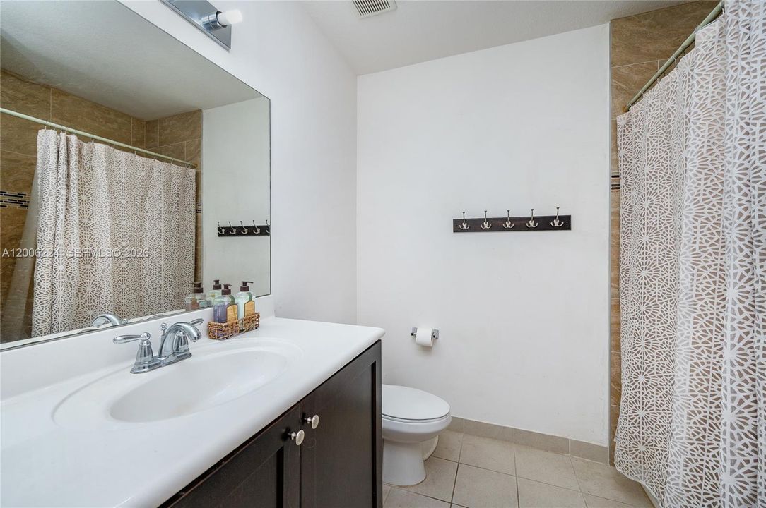 En Venta: $395,000 (3 camas, 2 baños, 1850 Pies cuadrados)