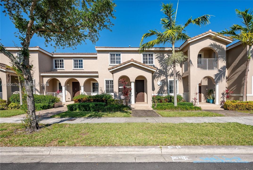 En Venta: $395,000 (3 camas, 2 baños, 1850 Pies cuadrados)