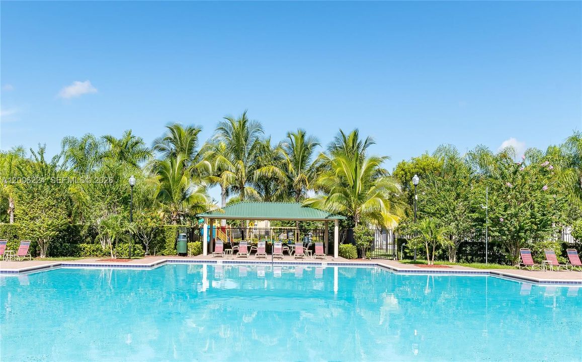 En Venta: $395,000 (3 camas, 2 baños, 1850 Pies cuadrados)