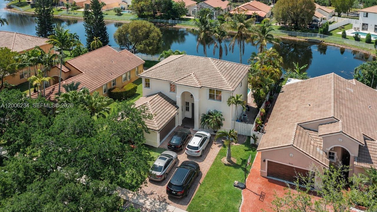 4+ Cars Driveway - Virtual Staging