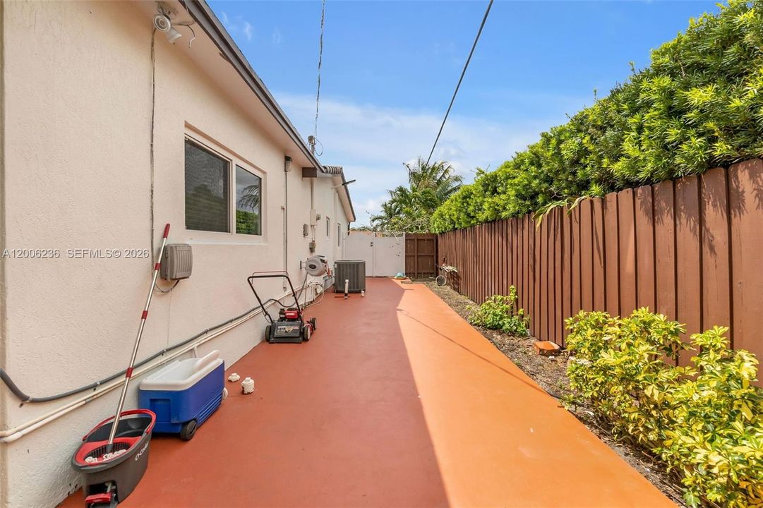 Active With Contract: $775,000 (4 beds, 4 baths, 2400 Square Feet)
