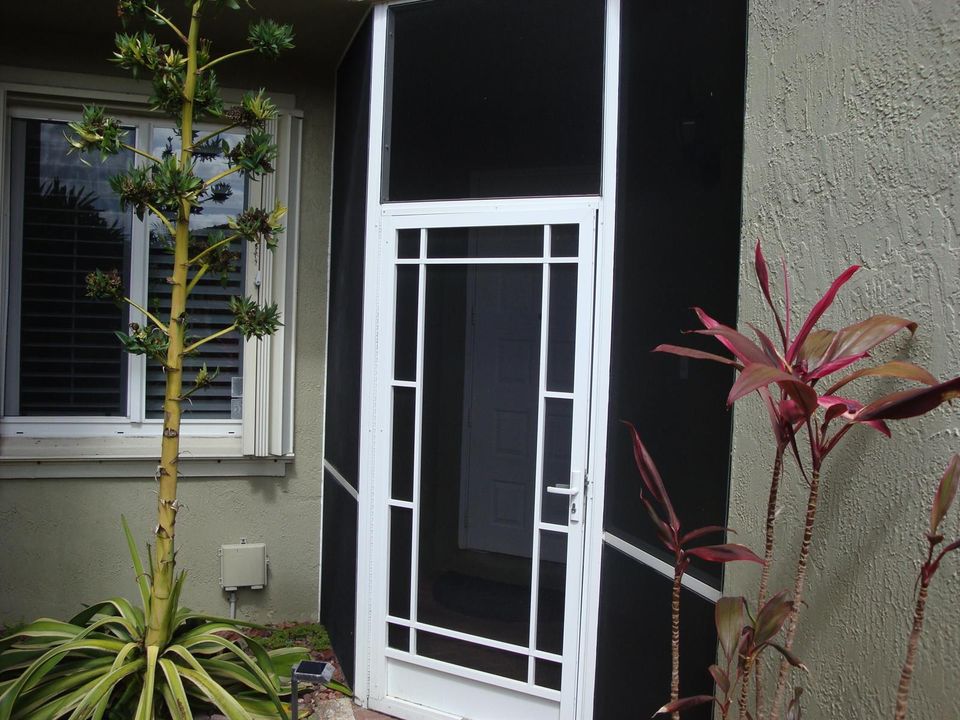 SCREENED ENTRANCE