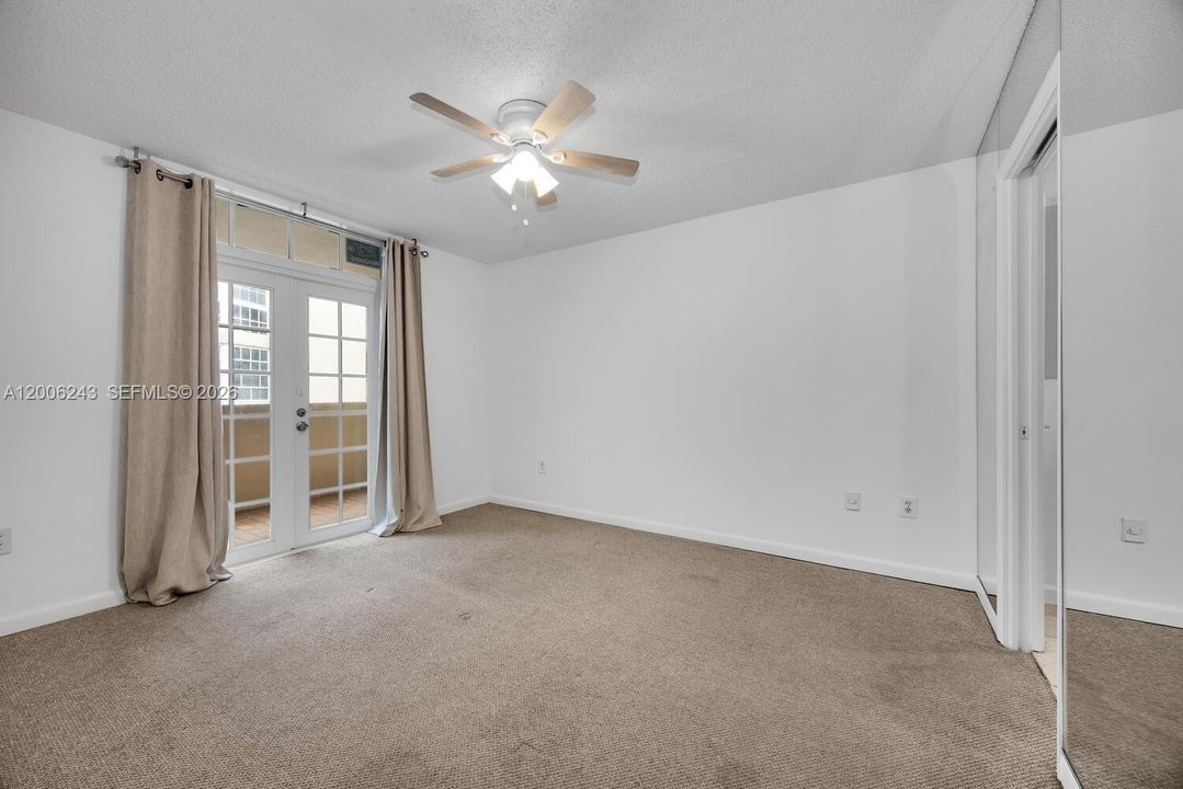 Active With Contract: $2,850 (2 beds, 2 baths, 910 Square Feet)