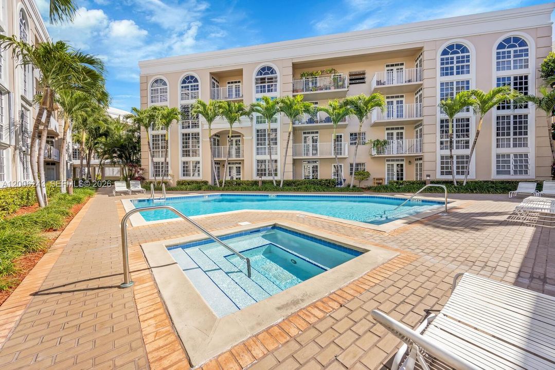 Active With Contract: $2,850 (2 beds, 2 baths, 910 Square Feet)