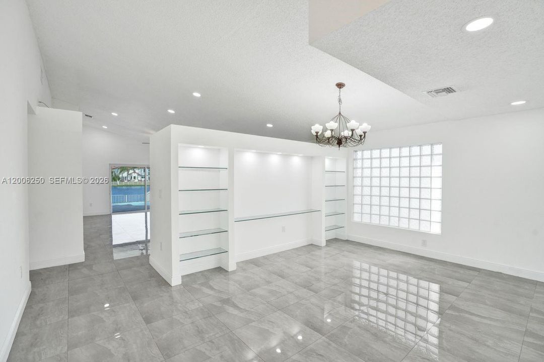 For Sale: $779,000 (3 beds, 2 baths, 1731 Square Feet)