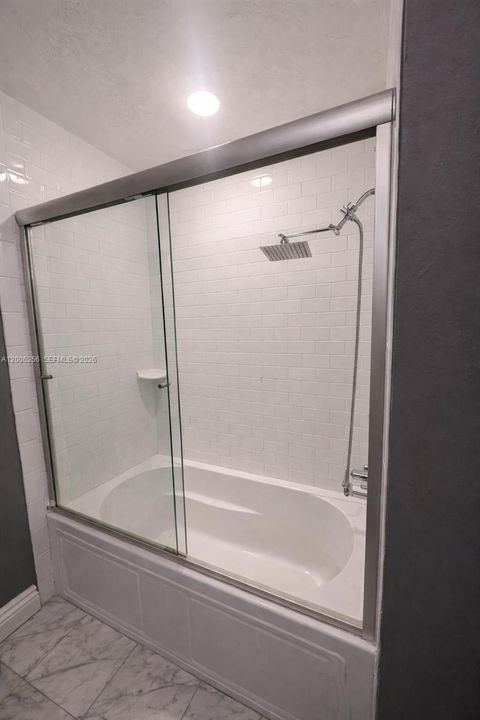 En Renta: $5,850 (5 camas, 3 baños, 2500 Pies cuadrados)