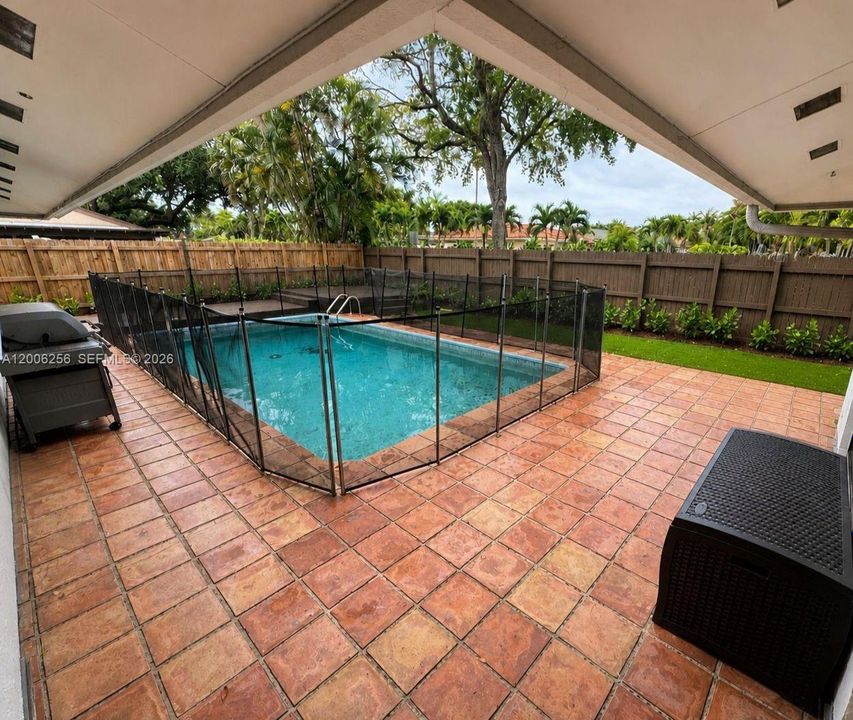 En Renta: $5,850 (5 camas, 3 baños, 2500 Pies cuadrados)
