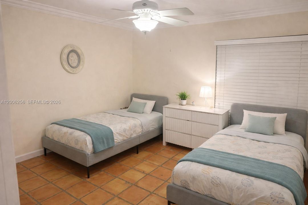 En Renta: $5,850 (5 camas, 3 baños, 2500 Pies cuadrados)