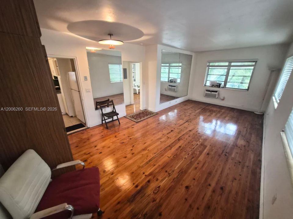 For Sale: $179,900 (1 beds, 1 baths, 500 Square Feet)